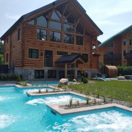 Chalets et Spa Lac Saint-Jean，位于尚博尔的酒店