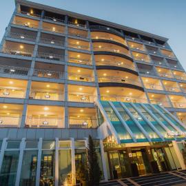 Winners Hotel，位于江陵市的酒店