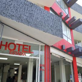 Hotel Estadía，位于莱昂的酒店