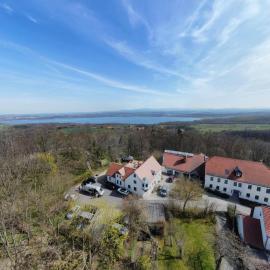 Hotel Kreuzbergbaude beim Berzdorfer See mit Wohlfühl Sauna，位于格尔利茨的酒店