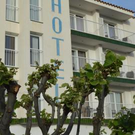 Hotel Nou Estrelles，位于卡达克斯的酒店