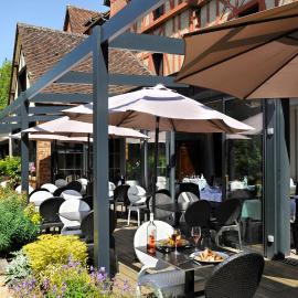 Logis Hotels Restaurant le SAINT-JACQUES -Cloyes les 3 Rivieres，位于Cloyes-sur-le-Loir的酒店