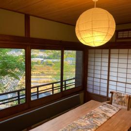 えん吉野絶景広がる隠れ家1棟貸切ペットokサウナ室完備，位于吉野町的酒店