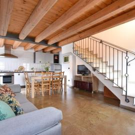 GuestHost - Calaone Wonderful Duplex Apartment con parcheggio x4，位于Baone的酒店