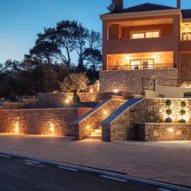 LOVRO Luxury apartment with Jacuzzi and terrace sea view，位于萨利的酒店