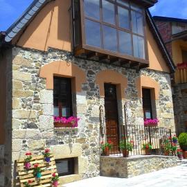 Albergue de peregrinos Compostela，位于莫利纳塞卡的酒店