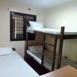 RedDoorz at JJ and Kaye Apartment Pangasinan，位于Carmen的酒店