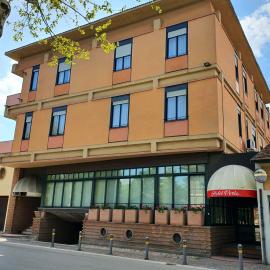 HOTEL PERLA,位于Massa Lombarda的酒店
