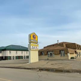 Circle 6 Motel，位于Weyburn的酒店