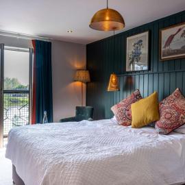 The Bridge Hotel，位于彻特西的酒店
