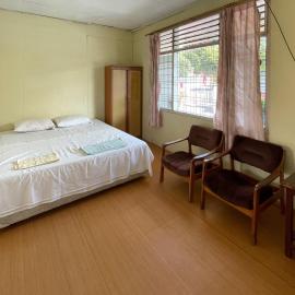 Valencia Homestay Redpartner，位于巴拉巴特的酒店