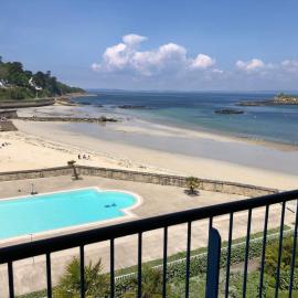 Très bel appartement vue mer avec piscine，位于杜瓦讷内的酒店