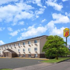 Super 8 by Wyndham Clinton,位于Clinton的酒店