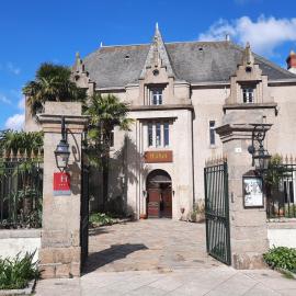 Hôtel De La Barbacane，位于蒂福日的酒店