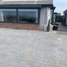 Beach House Apartment on ground floor with sea view - pet friendly，位于克利夫利斯的酒店