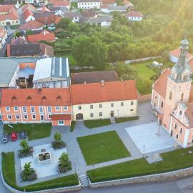 Hotel Pod Stráží，位于Lhenice的酒店