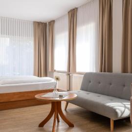 Hotel Am Uenglinger Tor，位于施滕达尔的酒店