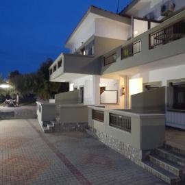 Giola aparments and studios 2，位于阿斯特里斯的酒店