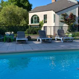 Golf Hotel Colvert - Piscine extérieure et Room Service，位于勒韦尔努瓦的酒店