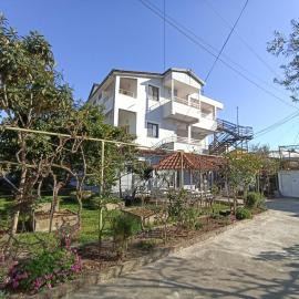 Villa Osmani，位于都拉斯的酒店