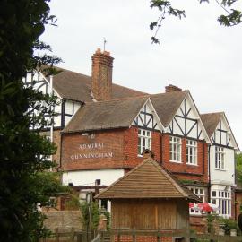 The Admiral Cunningham Hotel，位于布拉克内尔的酒店