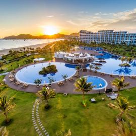 FLC Luxury Hotel Quy Nhon，位于归仁的酒店