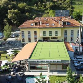 Hotel Santa Cristina，位于波拉·德莱纳的酒店