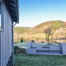 3 Bedroom Lovely Home In Helvik，位于Hellvik的酒店