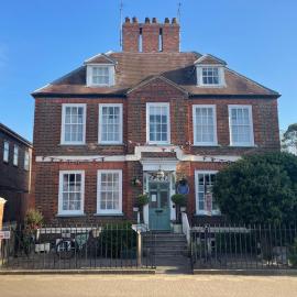 The Mansion House Hotel，位于霍尔比奇的酒店