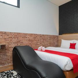 RedDoorz at Golden Averis Cibuluh Bogor,位于茂物的酒店