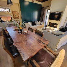 Selin the stone house，位于Phini的酒店