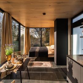 ÖÖD Hötels Roosisaare – with sauna，位于Roosisaare的酒店