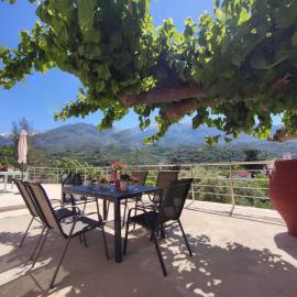 Rocky Mountain Villa，位于Ramní的酒店