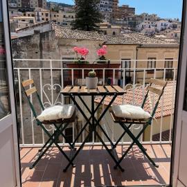 Pizzo Central House，位于皮佐的酒店