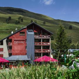 Hôtel Les 2 Alpes L'Orée Des Pistes,位于莱德萨阿尔卑斯的酒店