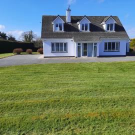 4 Bedroom, 15 min to Limerick city Quiet Retreat.，位于利默里克的酒店