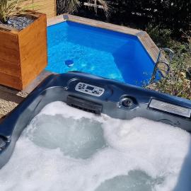 Vue mer, petite piscine, climatisation,spa extérieur,parking TOUT PRIVES，位于卡西斯的酒店
