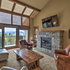 Expansive Bigfork Resort Retreat on Flathead Lake!，位于比格福克的酒店