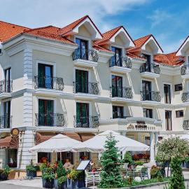Radsor Hotel，位于莱斯诺夫的酒店
