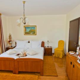 Guesthouse Žganjer，位于Ozalj的酒店