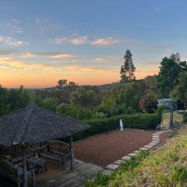 Bright & Beautiful Home On The Hills!，位于Kelmscott的酒店