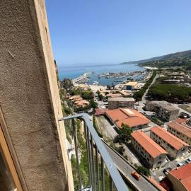 La Rupe Apartments Tropea，位于特罗佩阿的酒店