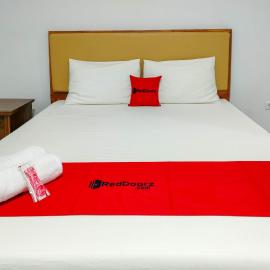 RedDoorz at Omah Candi Sari near Airport YIA，位于日惹的酒店