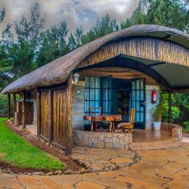 Poa Place Resort & Hotel - Where Nature Meets Comfort Eldoret，位于埃尔多雷特的酒店