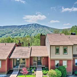 Timber Creek Townhome w/ 2 Decks & Mtn Views!，位于西多佛的酒店