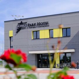 KIRÁLY PARK HOTEL,位于松博特海伊的酒店