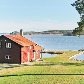 Amazing Home In Strängnäs With Sauna，位于斯特兰奈斯的酒店