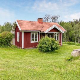 Stunning Home In Tranhult With Kitchen