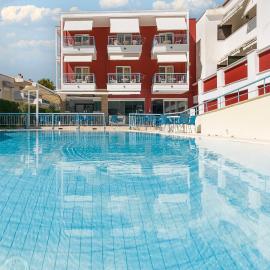 Summer Dream Hotel，位于波利克罗诺的酒店