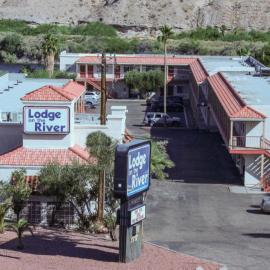 lodge on the river，位于布尔海德市的酒店